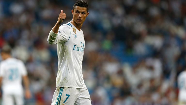 Cristiano Ronaldo saluda tras un partido del Real Madrid