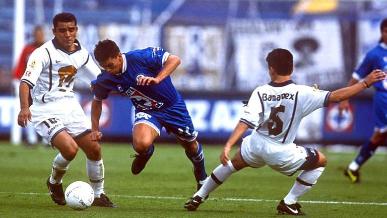 Un partido entre Pumas y Cruz Azul en el Invierno 1999