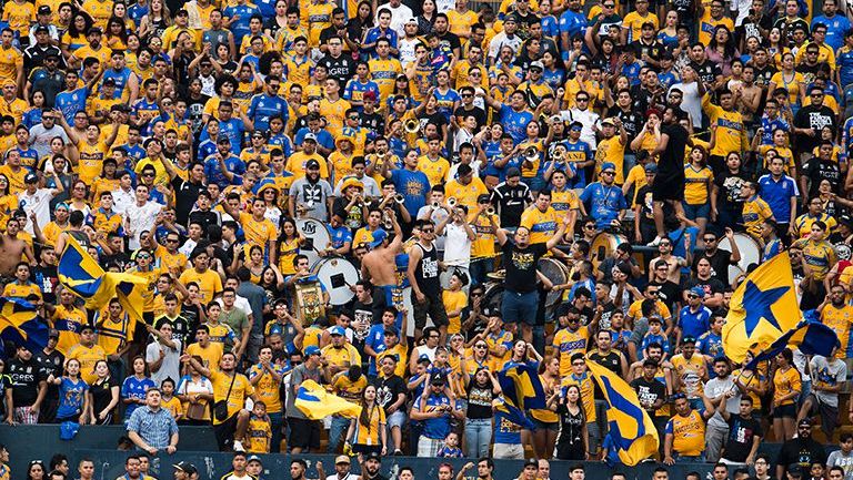 Seguidores de Tigres muestran apoyo en las gradas