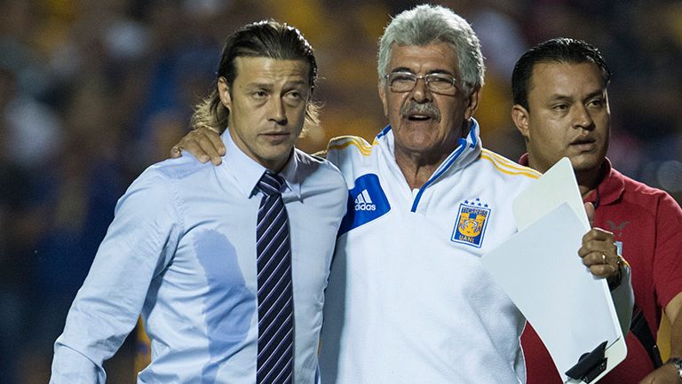 Matías Almeyda (izq) y Ricardo Ferretti (der) después del partido