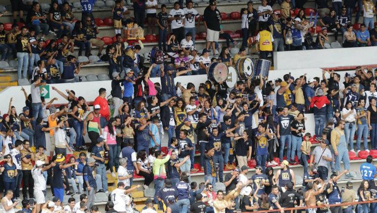 La porra de Pumas, durante el juego frente a Cruz Azul