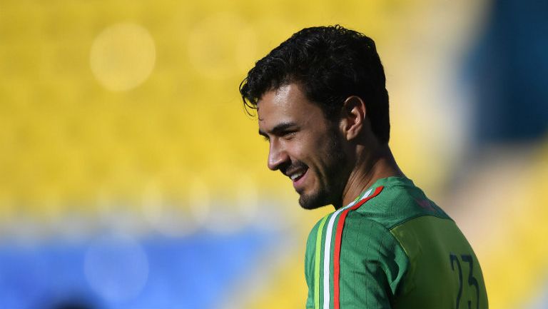 Oswaldo Alanís en un entrenamiento del Tri en la Copa Confederaciones