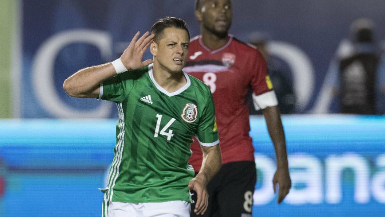 Javier Hernández festeja su tanto frente a Trinidad y Tobago