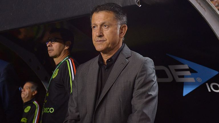 Juan Carlos Osorio en un partido con el Tri