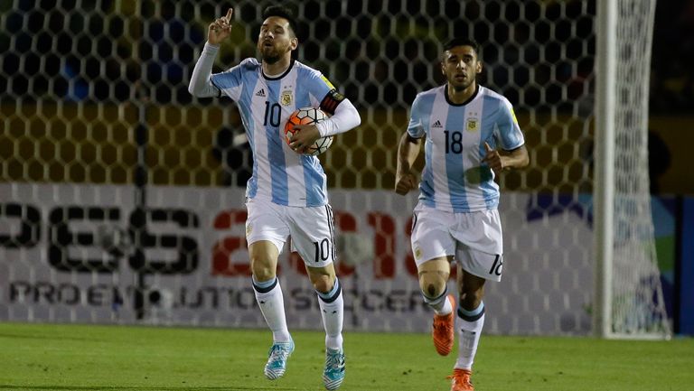 Messi festeja una anotación contra Ecuador en Quito 