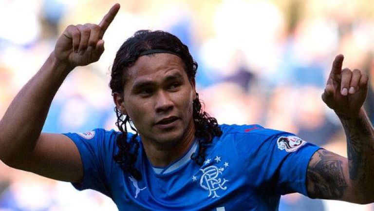 Gullit Peña festeja gol con Rangers