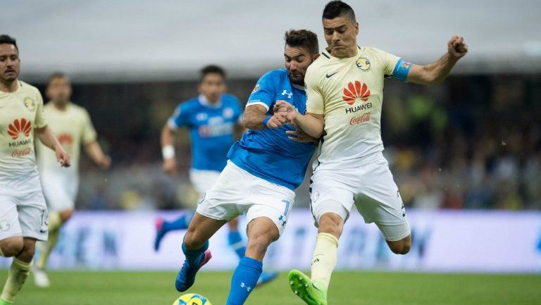 Martin Cauteruccio y Paolo Goltz en partido