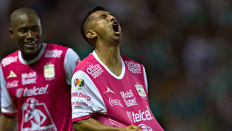 Elías Hernández festeja con todo el gol del triunfo