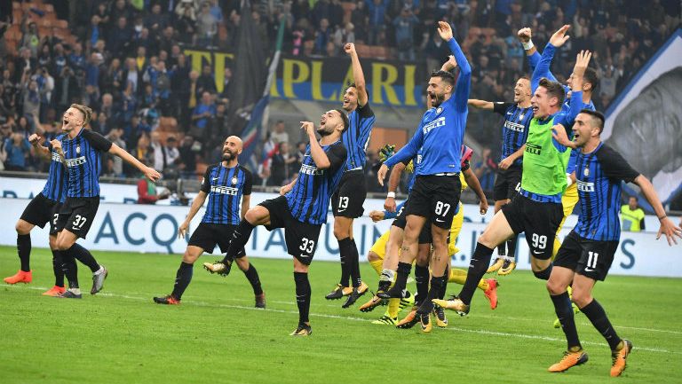 Los jugadores del Inter celebran el gol de Mauro Icardi