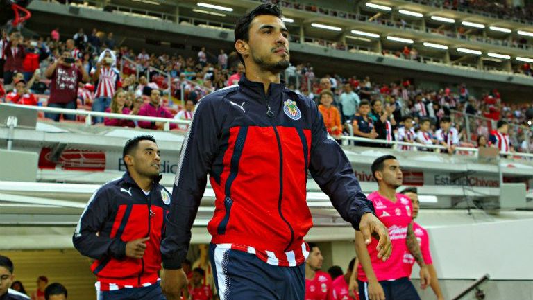 Alanís salta a la cancha del Estadio Chivas para juego contra Morelia