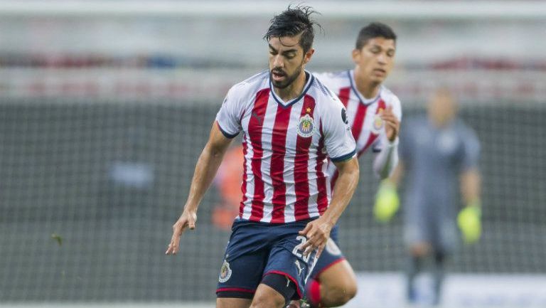 Rodolfo Pizarro, en el juego entre Chivas y Morelia de la J13 del A2017