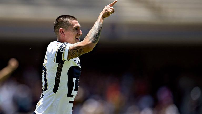 Nico Castillo celebra gol contra Lobos BAUP