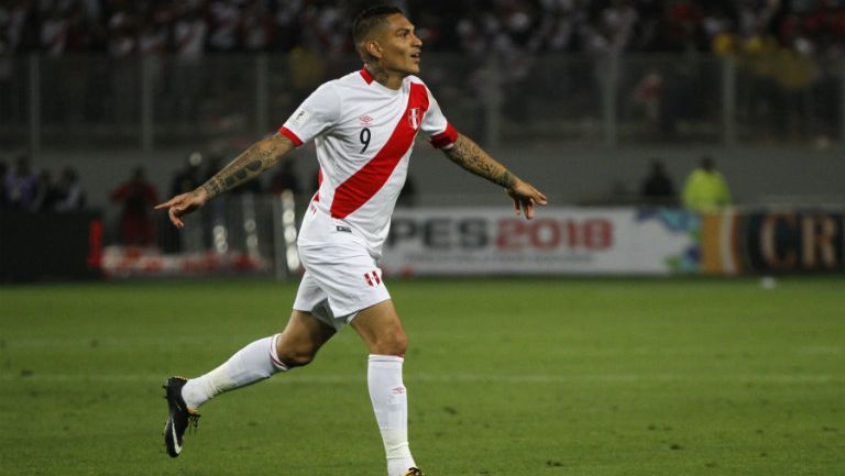 Guerrero celebra su gol contra Colombia en las Eliminatorias