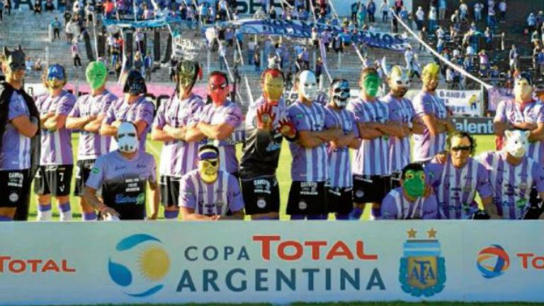 Tuvieron la iniciativa de convertirse en Batman, Iron Man y Spiderman, previo a un encuentro de la Copa de Argentina.