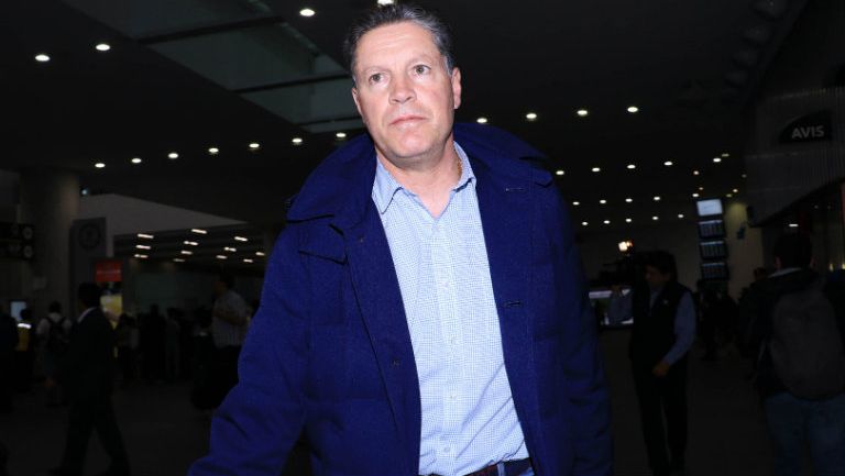 Ricardo Peláez llega al Aeropuerto de la CDMX