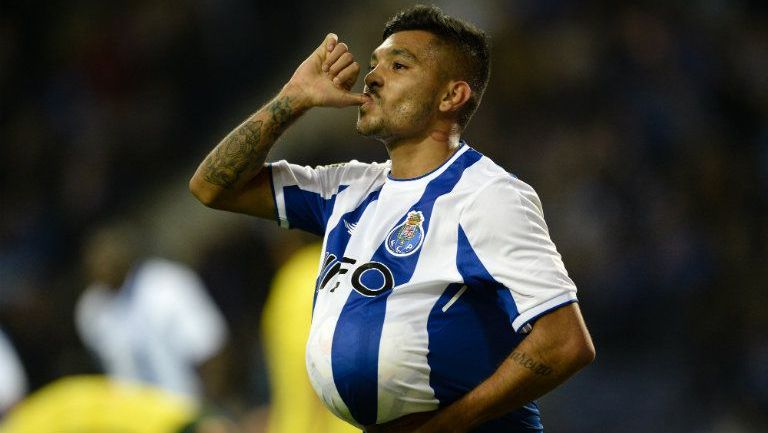 Jesús 'Tecatito' Corona clebra su gol con el Porto frente al Paços de Ferreira