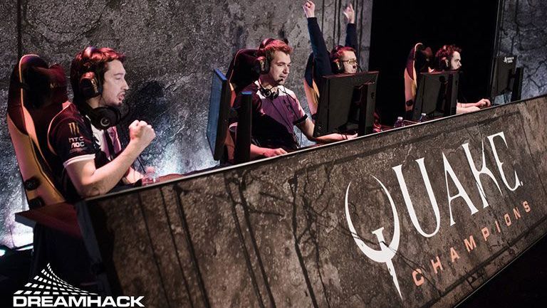 Los jugadores de Team Liquid celebran un triunfo en el torneo de Quake