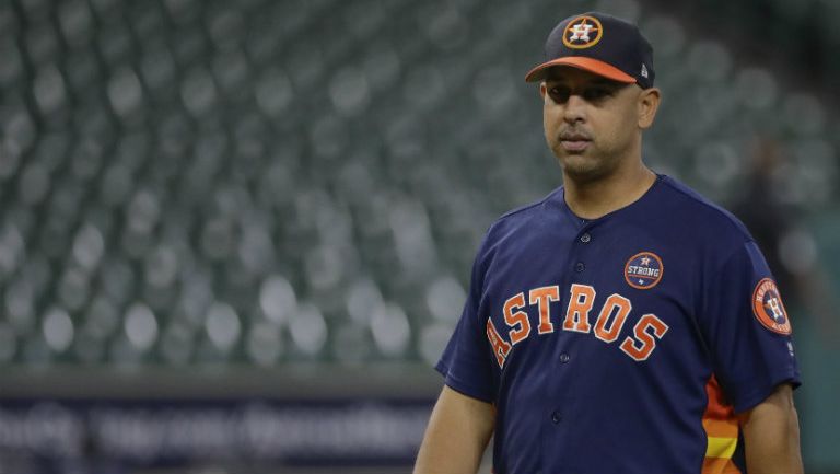 Alex Cora en un entrenamiento de los Astros de Houston