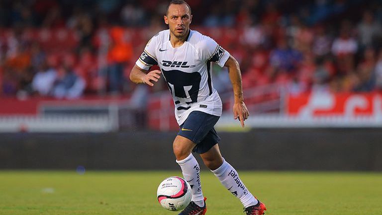 Marcelo Díaz, durante un partido con Pumas