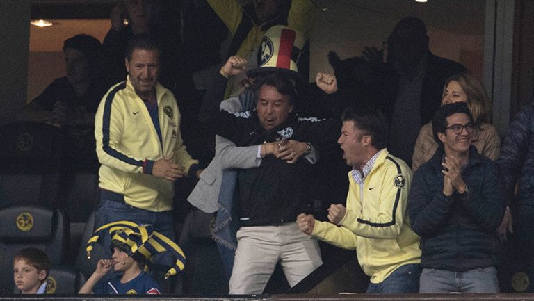 Azcárraga celebra un gol del América