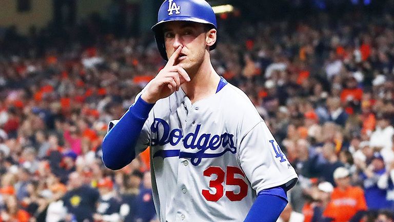 Bellinger celebra un HR para los Dodgers