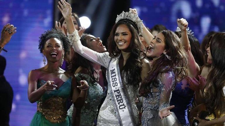 Romina Loznao celebra tras ganar Miss Perú 2018