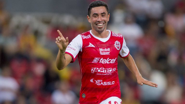 Eder Cruz celebra gol con Mineros 