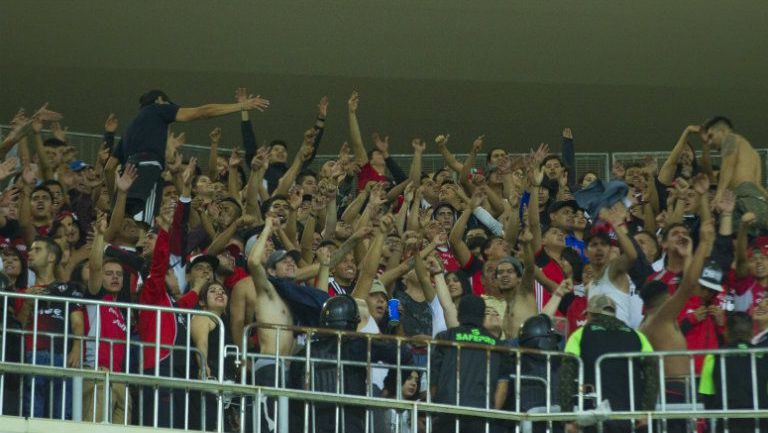 Aficionados rojinegros, durante el juego Chivas-Atlas