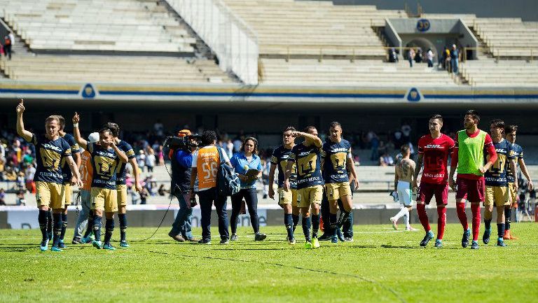 Jugadores de Pumas, tras el juego contra Santos en CU