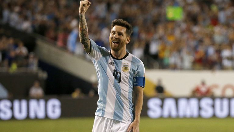 Messi revela y luce la camiseta de Argentina Rusia 2018
