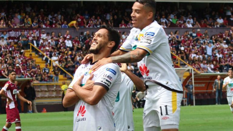 Landín celebrando un gol frente a Saprissa