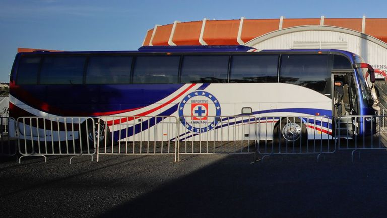 Autobús del Cruz Azul en La Corregidora