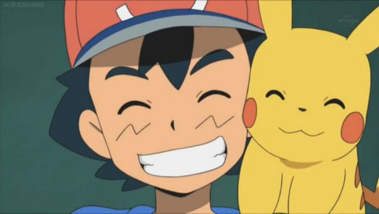 Pikachu junto a Ash Ketchum sonriendo