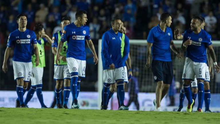 Jugadores del Cruz Azul, durante el partido contra Veracruz