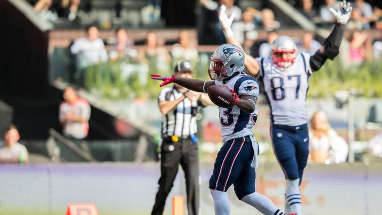 Jugadores de Pats celebran un TD 