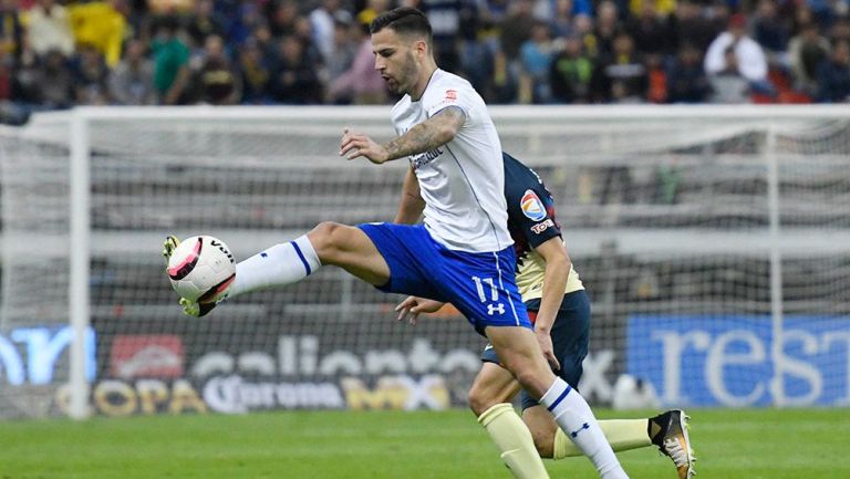 Édgar Méndez en el partido de Copa contra América