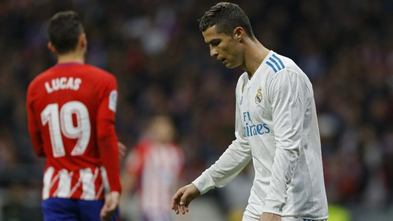 Cristiano Ronaldo se lamenta durante el Derbi