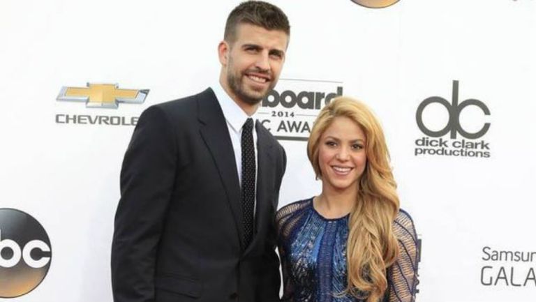 Piqué y Shakira en una alfombra roja 