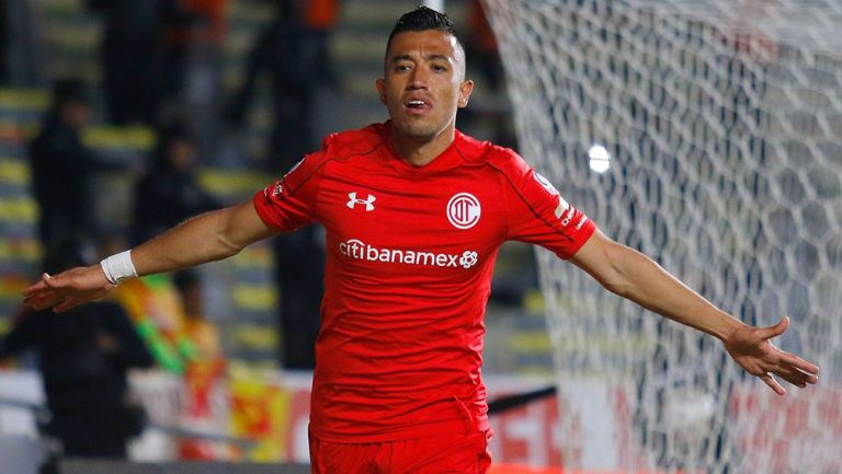 Fernando Uribe celebra gol contra Monarcas