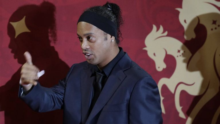 Ronaldinho llega al Palacio del Kremlin para el sorteo del Mundial