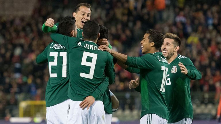 México celebra un gol en un amistoso