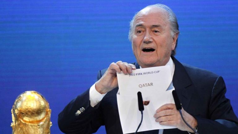 Joseph Blatter anuncia a Qatar como sede del Mundial 2022