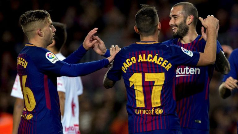 Alcácer festeja su gol contra Murcia con sus compañeros 