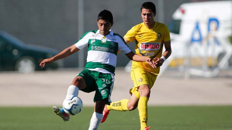 Bryan Gamaliel García en un juego de Santos en 2013