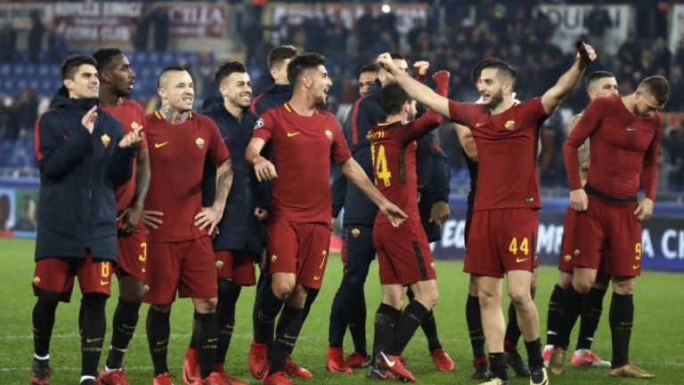 Los jugadores de Roma celebrando el pase a los Octavos de Final de Champions
