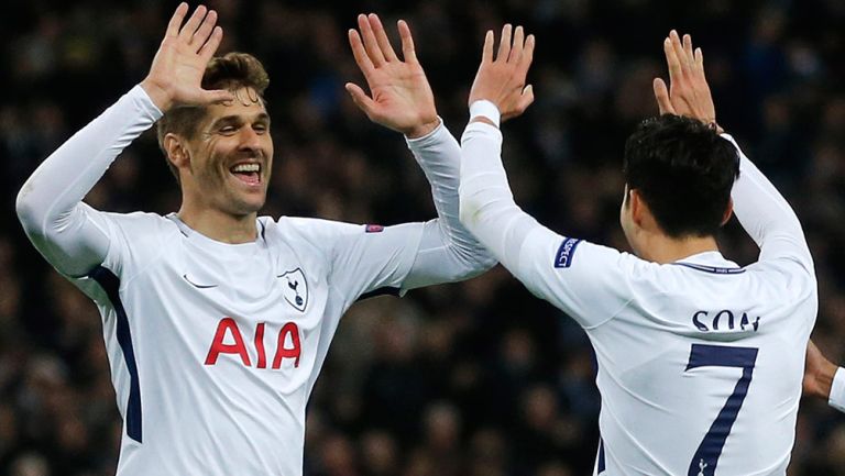 Jugadores del Tottenham celebran un gol en la Champions