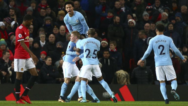 Jugadores del City celebran el gol de Silva 