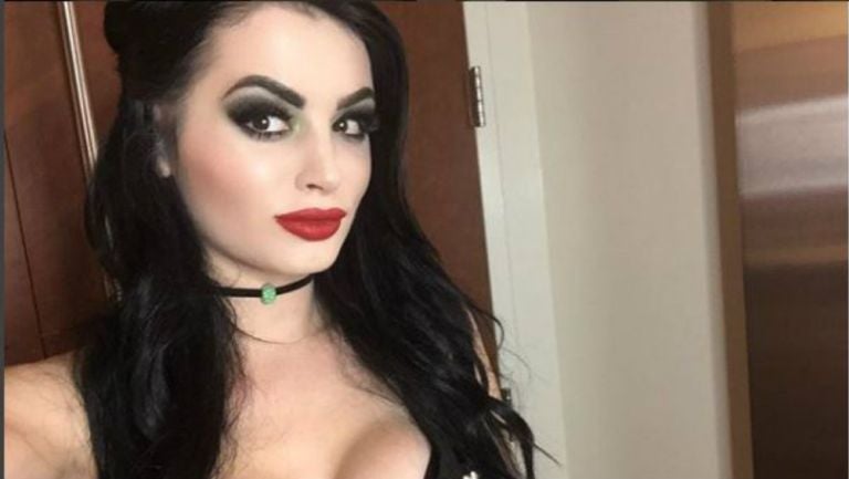 Paige se toma fotografía 