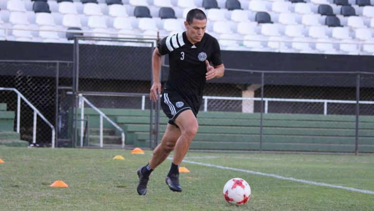 Verón, durante un entrenamiento con el Olimpia