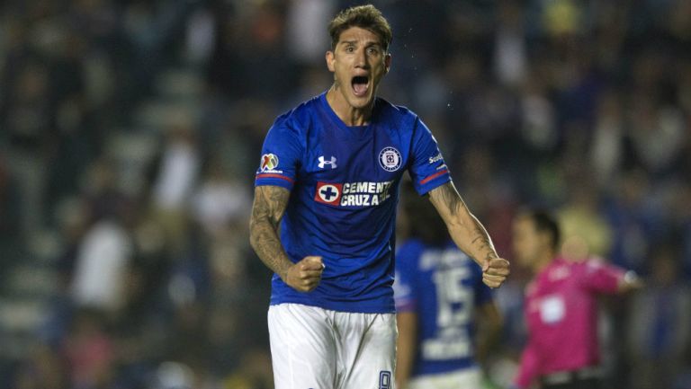 Peñalba, durante un juego con Cruz Azul